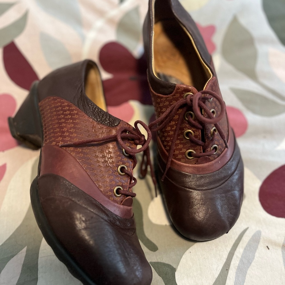 Brown and tan John Fluevog shoes, size 8. Good used condition pls see all photos - Picture 5 of 10